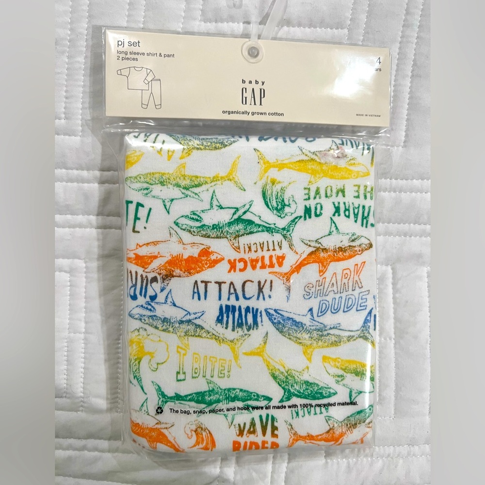 Gap Shark Pajamas size 4T